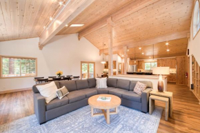 Knotty and Nice - 4BR w Private Hot Tub, Close to Lake